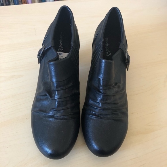 BareTraps Shoes - Baretraps 🍁2” booties black size 10 NWT
